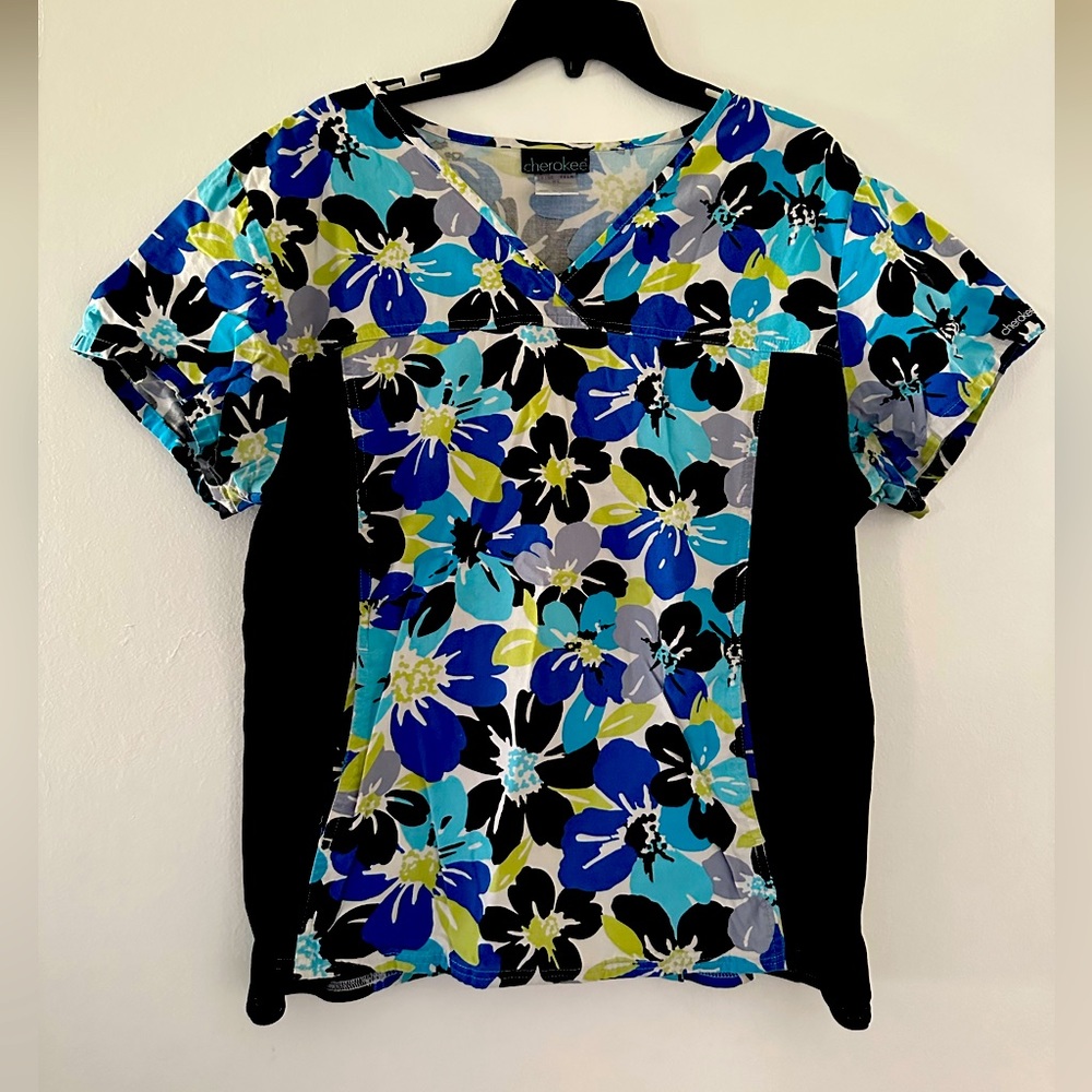 Cherokee flexibles floral women scrub top